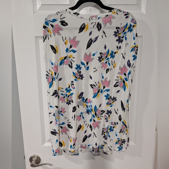 Lane Bryant White Floral V-Neck Sleeveless Top in Size 18/20 (2X) - Picture 8 of 8